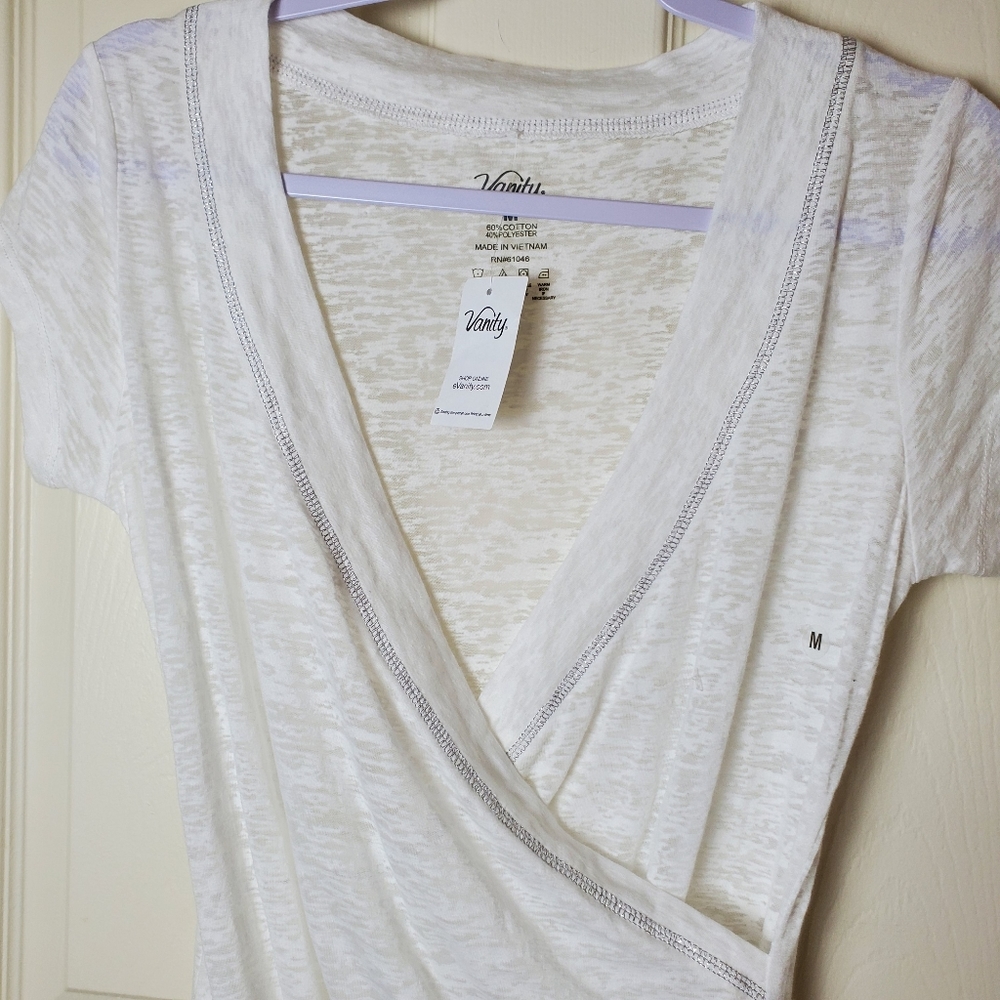 2 WHITE TOPS - Picture 8 of 12